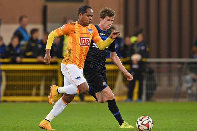 哈登23+11库里两次崴脚提前伤退 快船力克勇士