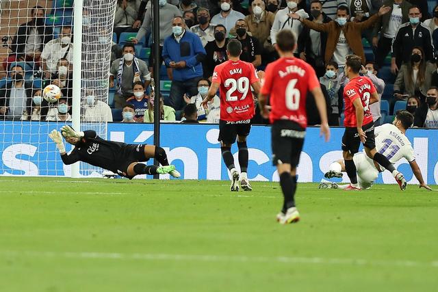 阿莫林执教曼联第一周 展现出非凡的魅力和自信